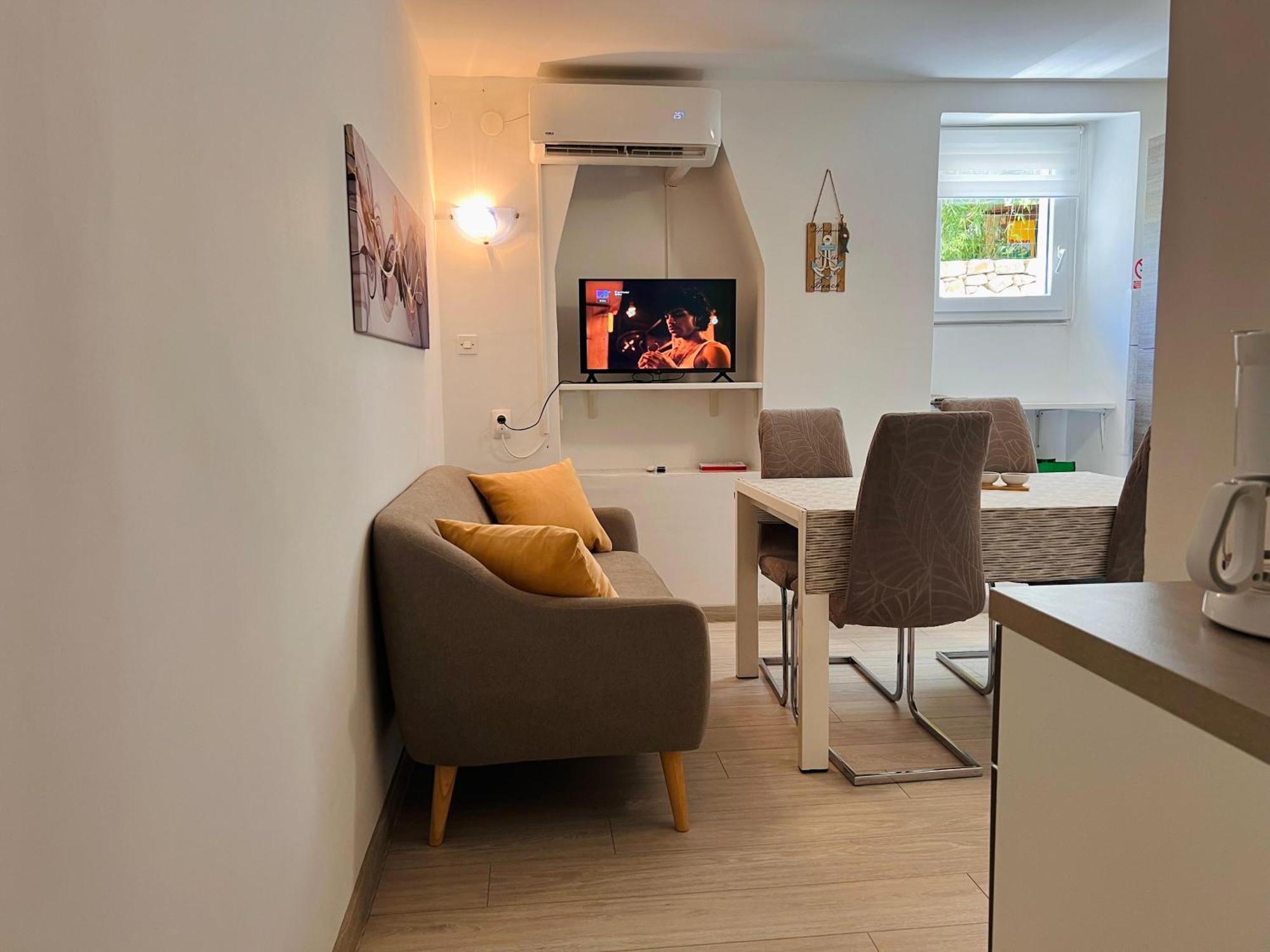 Apartman Gabriela Малий Лошинь Екстер'єр фото